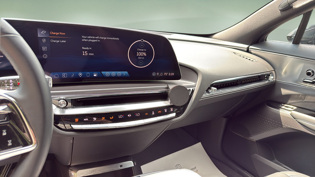 Certified 2024 Cadillac Lyriq Tech AWD/4WD image 33