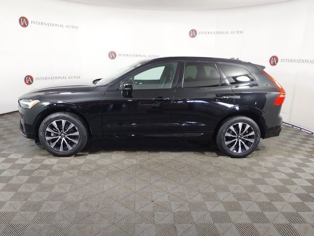 Used 2023 Volvo XC60 B5 Plus image 8