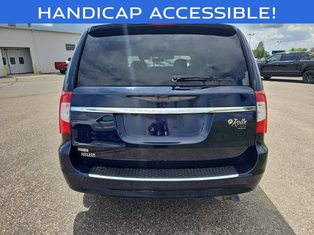 Used 2013 Chrysler Town & Country Touring FWD image 4