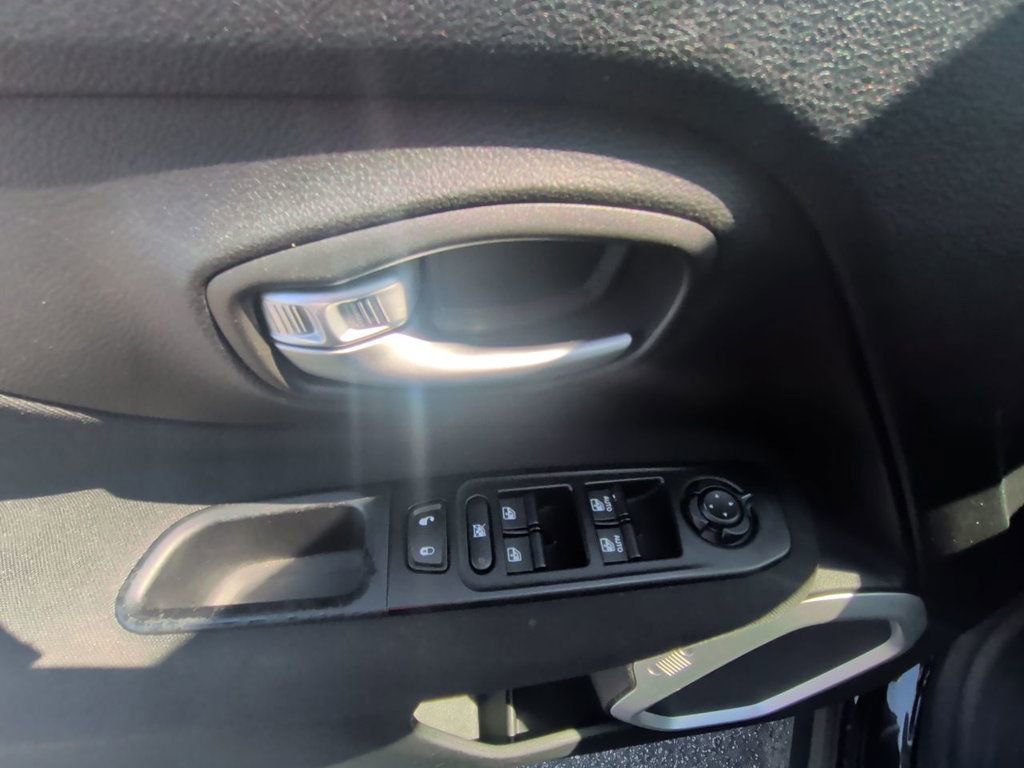 Used 2020 Jeep Renegade Sport w/ Sport Appearance Group AWD/4WD image 12