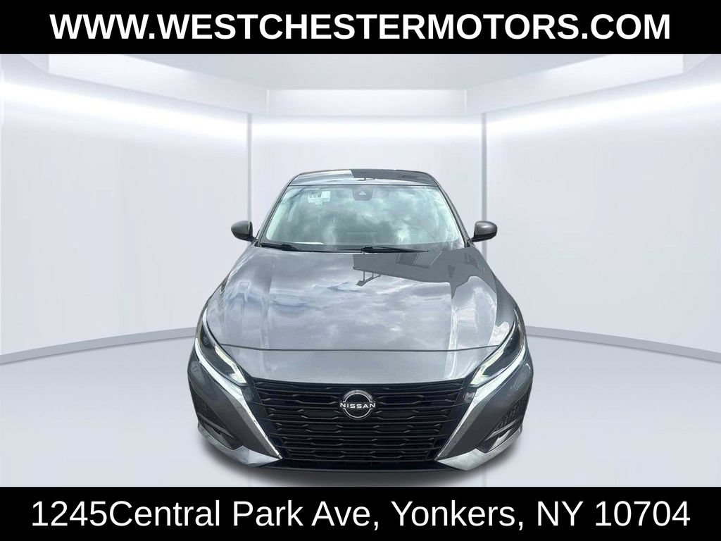 Used 2024 Nissan Altima 2.5 SV FWD image 2