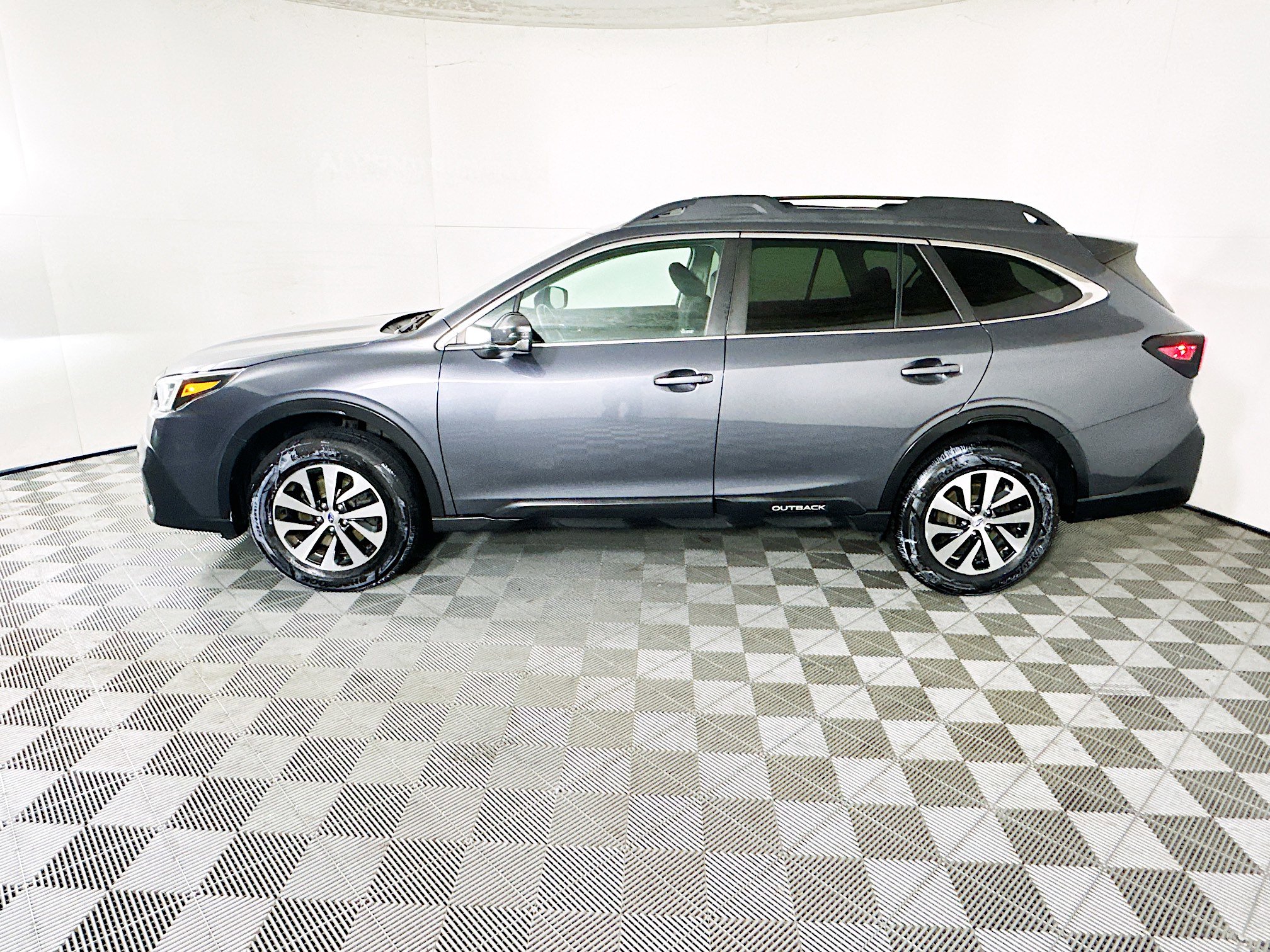 Used 2020 Subaru Outback Premium image 6