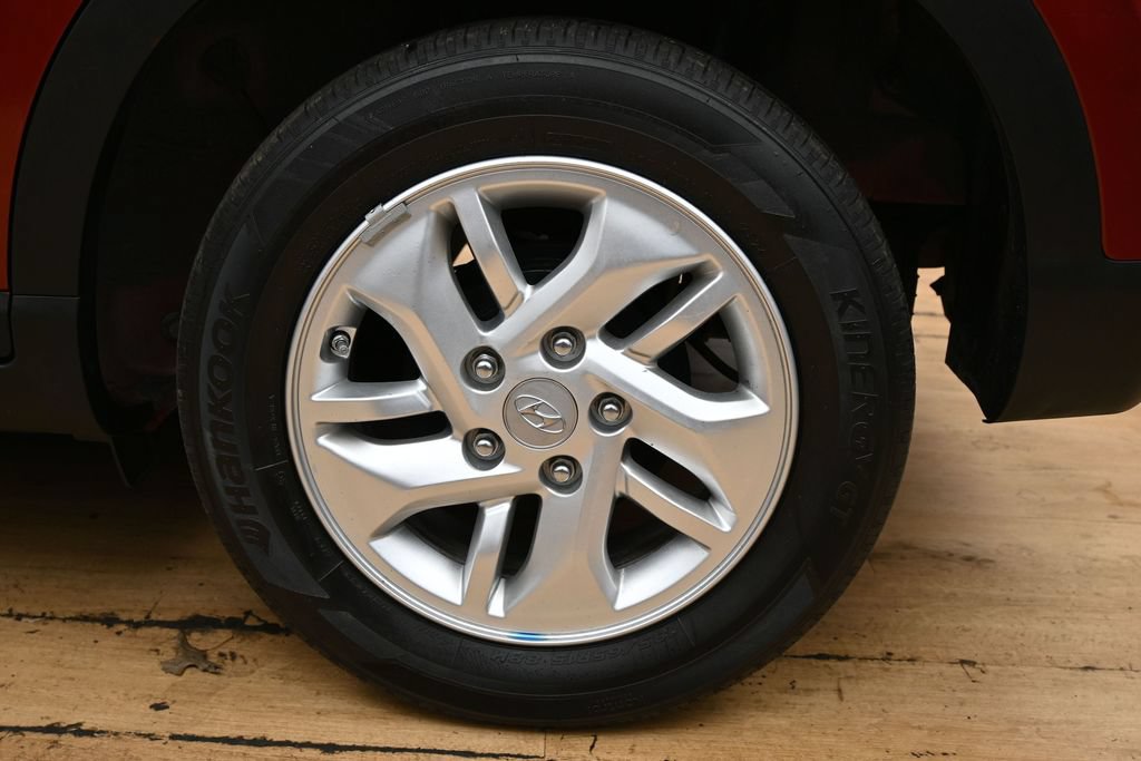 Used 2025 Hyundai Venue SE FWD image 12