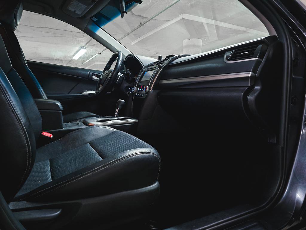 Used 2014 Toyota Camry SE FWD image 33