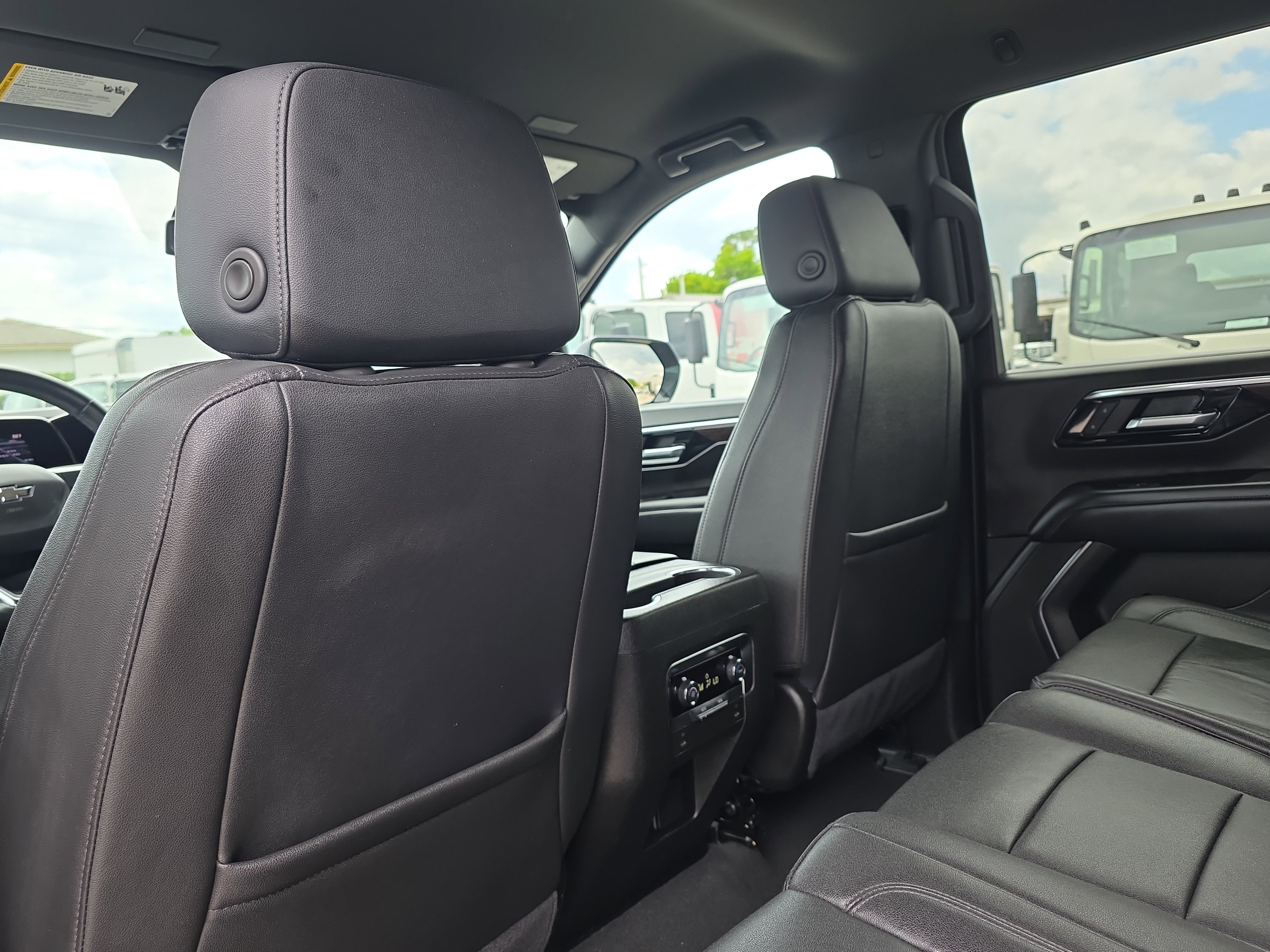 Used 2025 Chevrolet Suburban Z71 AWD/4WD image 14