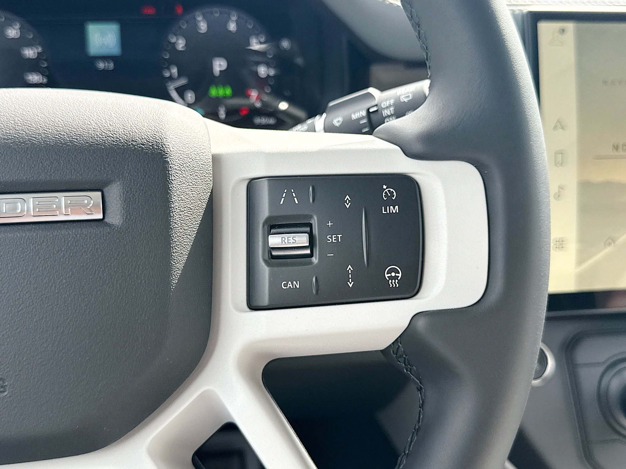 New 2026 Land Rover Defender 110 X-Dynamic SE AWD/4WD image 38