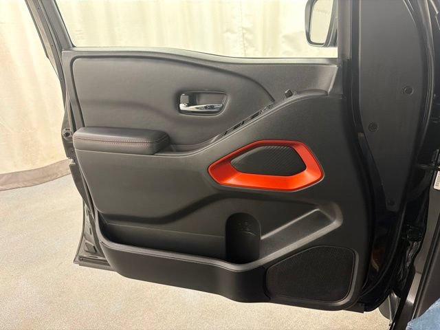 Used 2023 Nissan Frontier PRO-4X w/ Technology Package AWD/4WD image 25