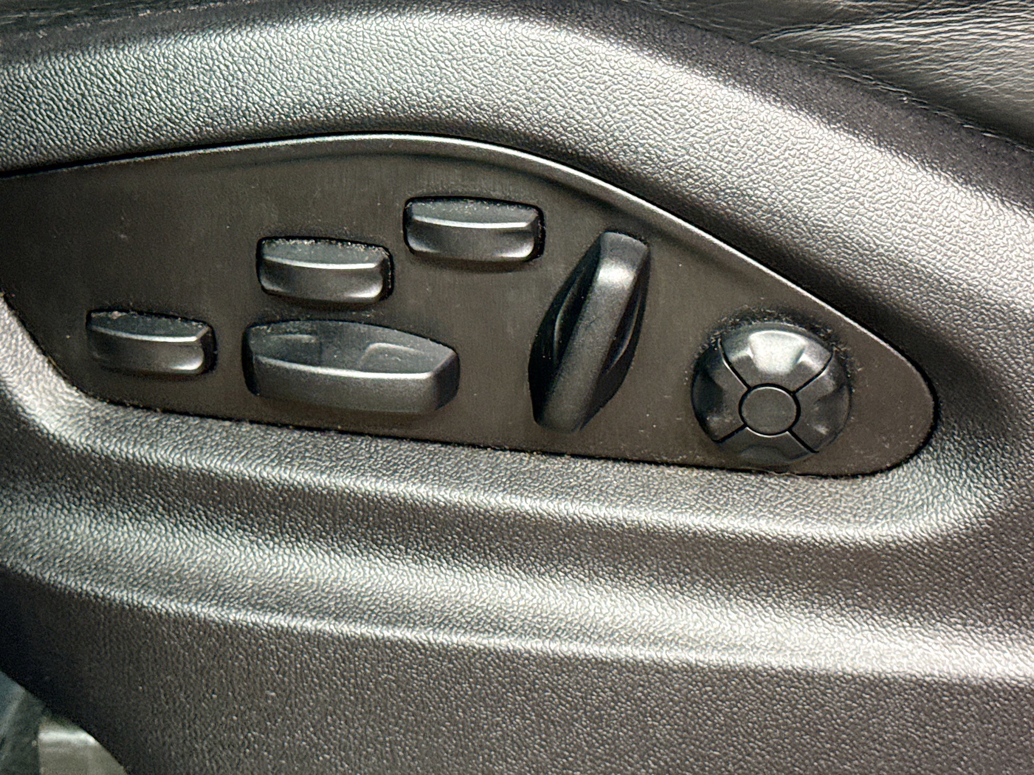 Certified 2022 Porsche Cayenne Coupe image 25