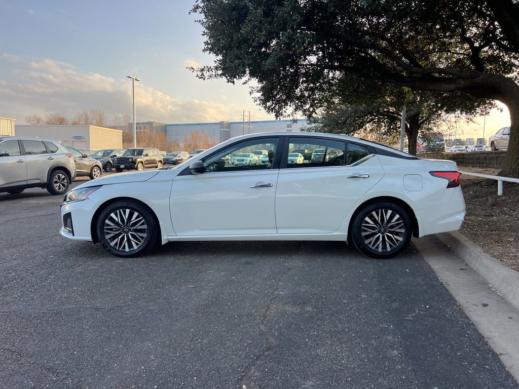Used 2024 Nissan Altima 2.5 SV image 4