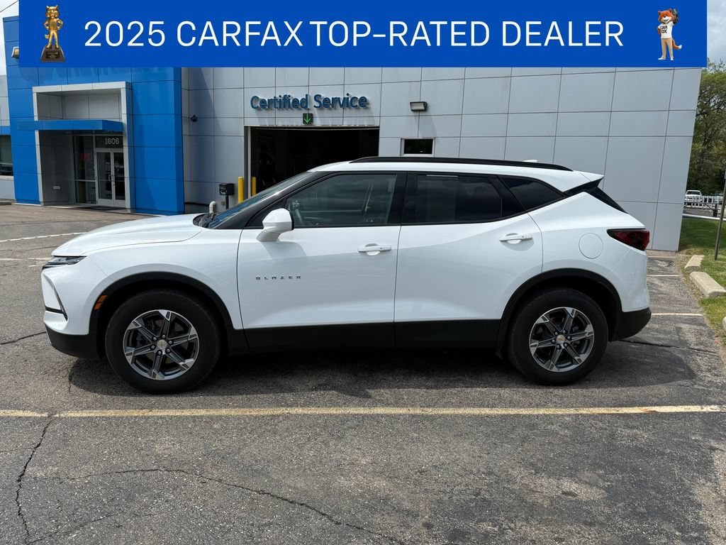 Certified 2024 Chevrolet Blazer LT w/ Convenience Package FWD image 2
