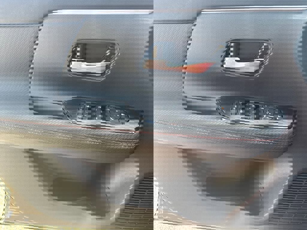 New 2026 Nissan Kicks SR image 16