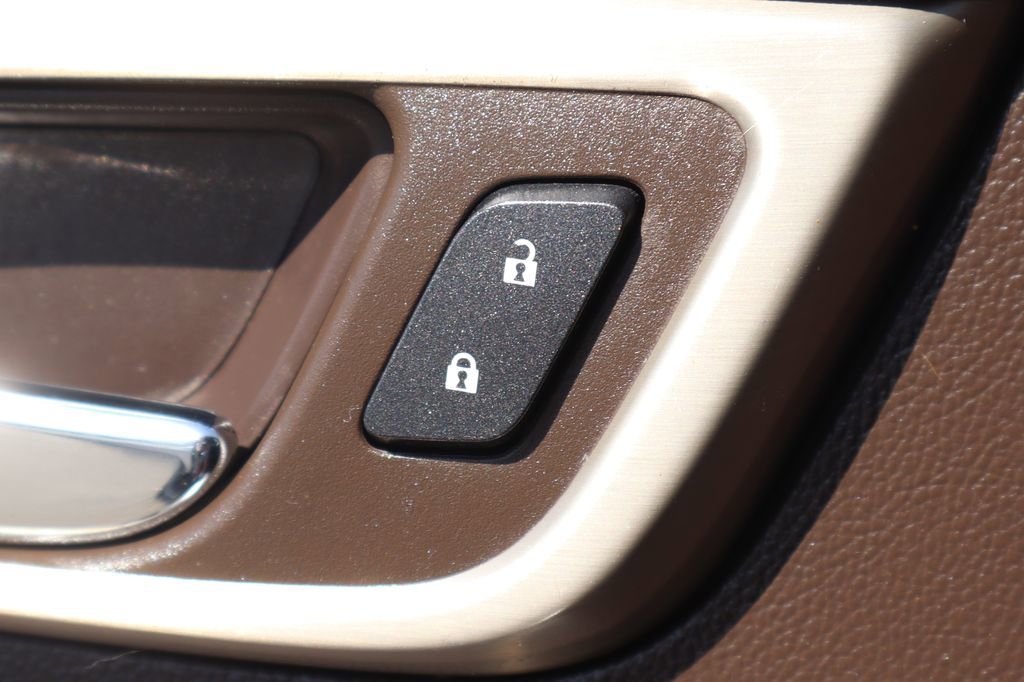 Used 2019 GMC Yukon XL Denali w/ Open Road Package AWD/4WD image 18