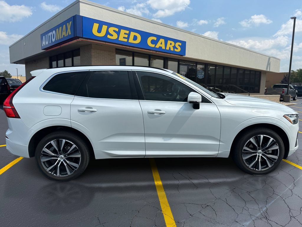 Used 2022 Volvo XC60 B5 Momentum w/ Climate Package FWD image 2