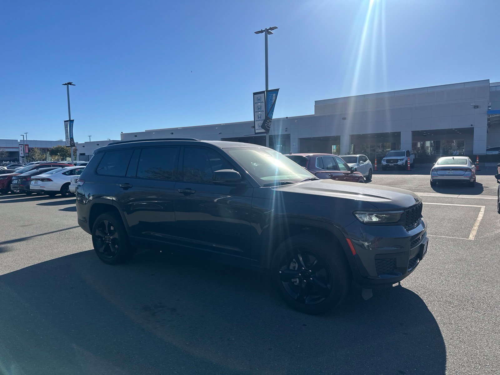 Used 2022 Jeep Grand Cherokee L Laredo RWD image 2