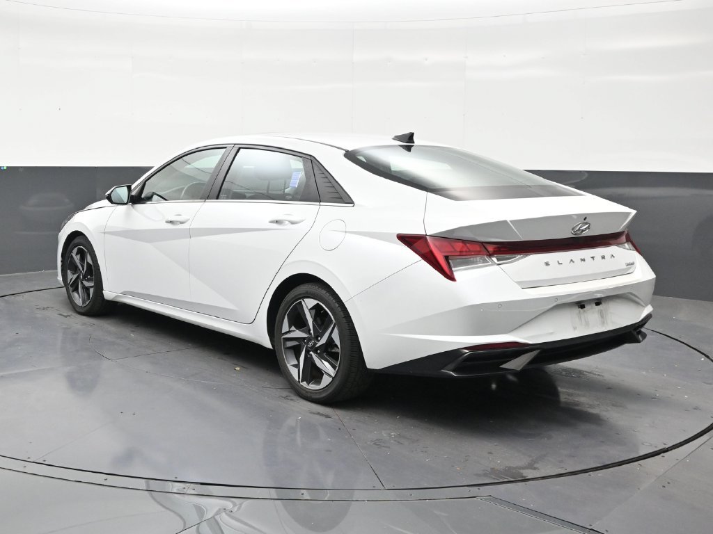 Used 2022 Hyundai Elantra Limited w/ Cargo Package FWD image 3