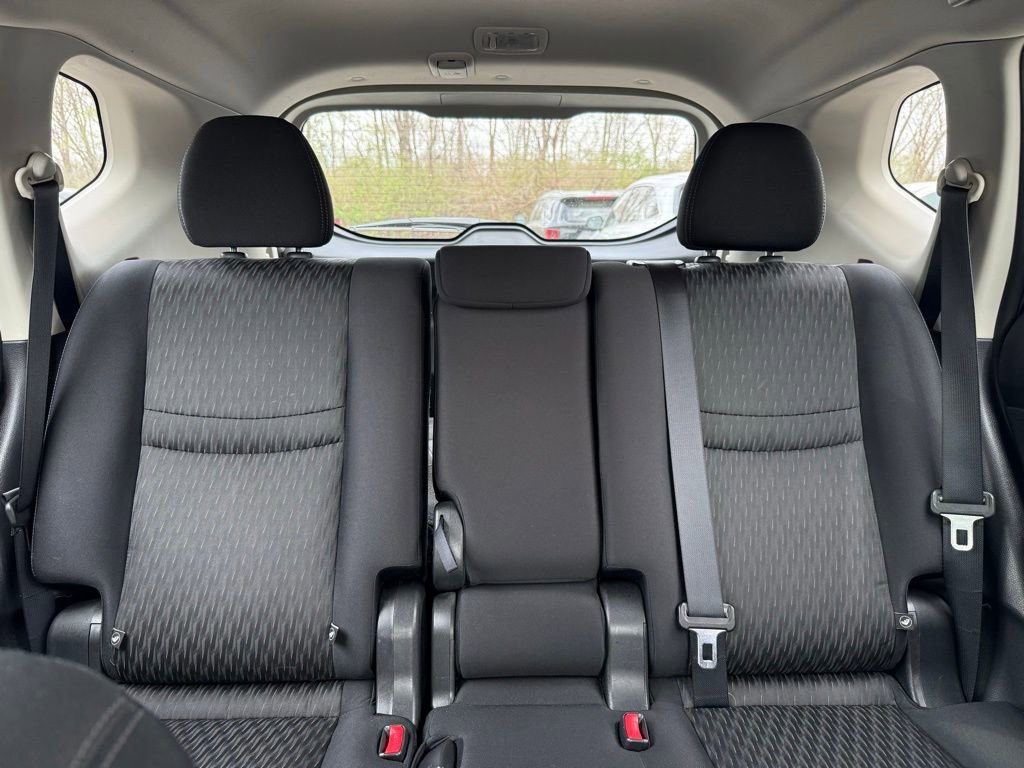 Used 2018 Nissan Rogue S image 39