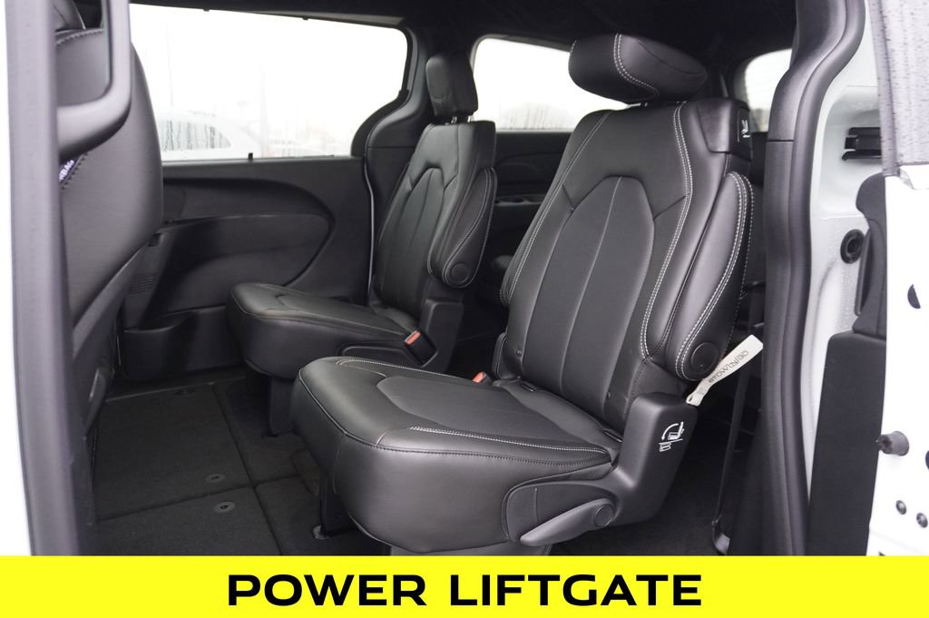 New 2026 Chrysler Voyager LX image 7