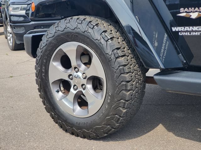 Used 2016 Jeep Wrangler Unlimited Sahara w/ Dual Top Group AWD/4WD image 27