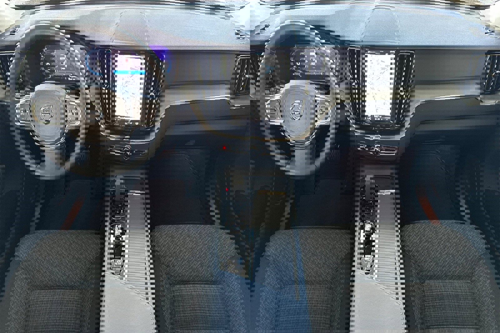 Used 2025 Volvo XC60 B5 Core w/ Protection Package Premier image 4