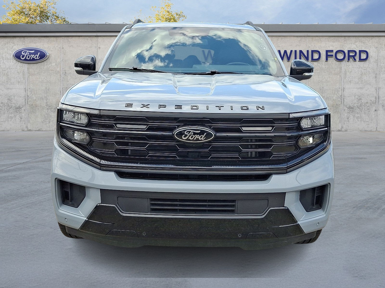 Used 2026 Ford Expedition Max Platinum w/ Stealth Performance Package AWD/4WD image 2
