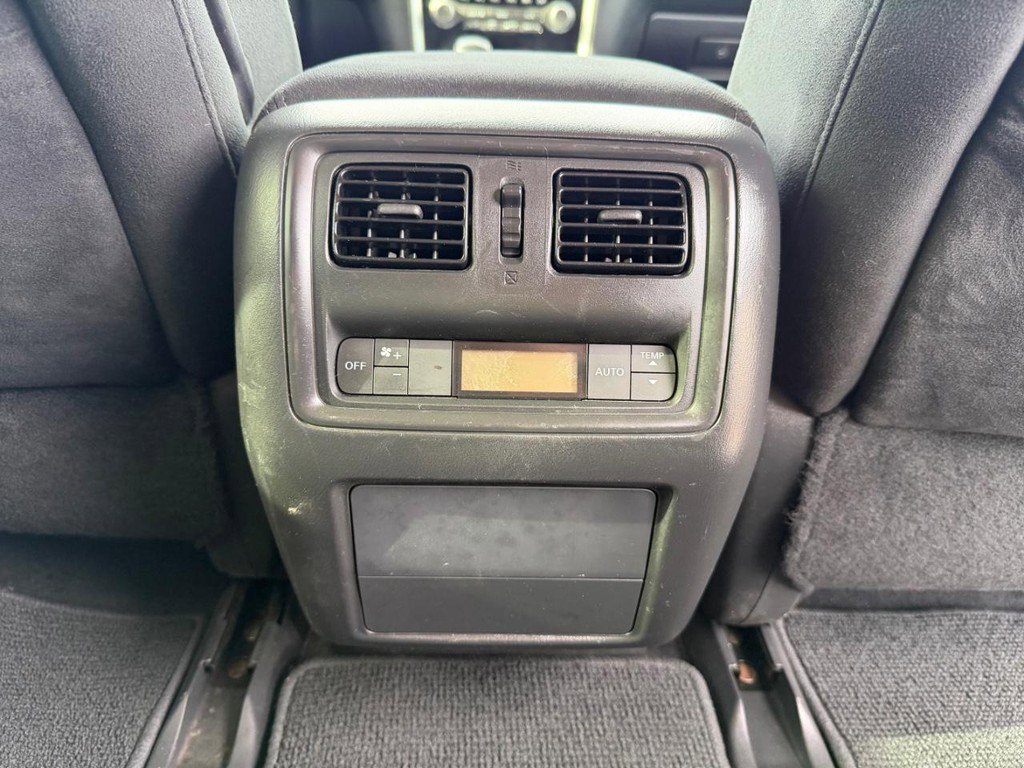 Used 2015 Nissan Pathfinder SV image 28