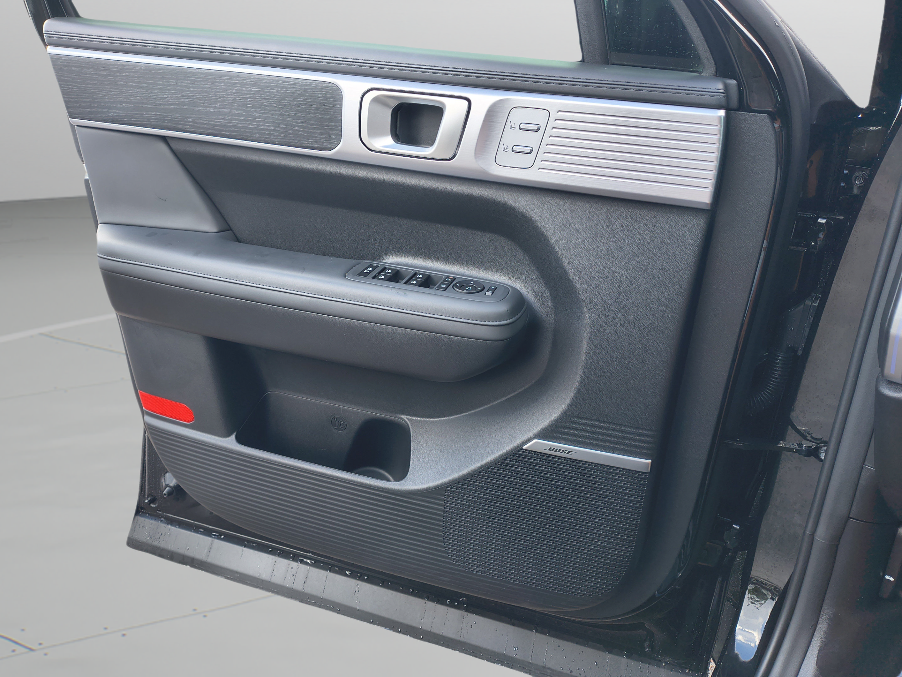 Certified 2025 Hyundai Santa Fe Limited FWD image 23