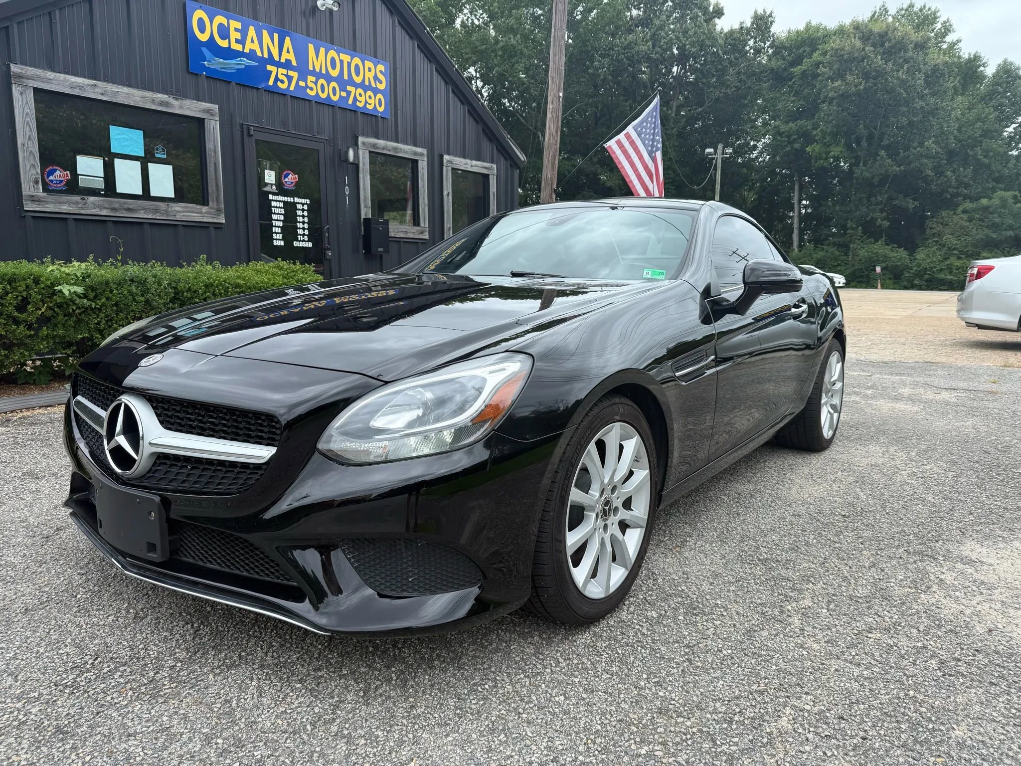 Used 2018 Mercedes-Benz SLC 300 image 1