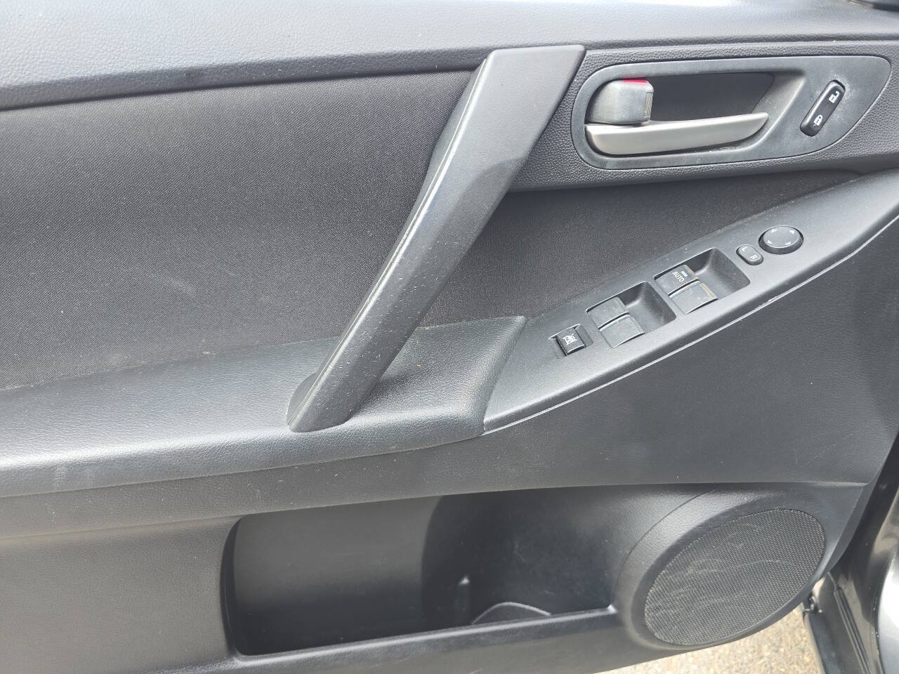 Used 2010 MAZDA MAZDA3 i Touring FWD image 5