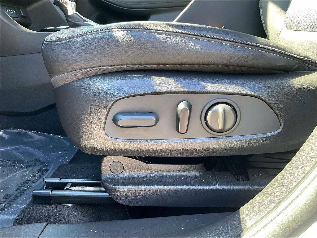 Used 2023 Buick Encore GX Select AWD/4WD image 27