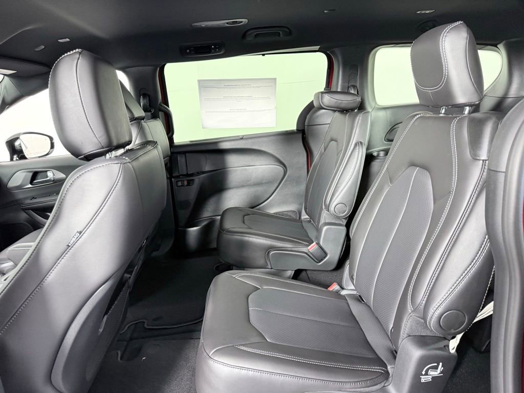 New 2026 Chrysler Pacifica Select image 18