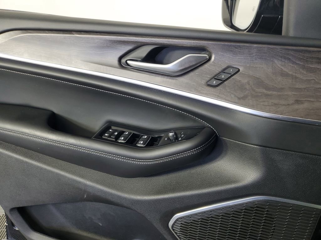 Used 2023 Jeep Grand Cherokee L Overland w/ Trailer Tow Group (B) image 30