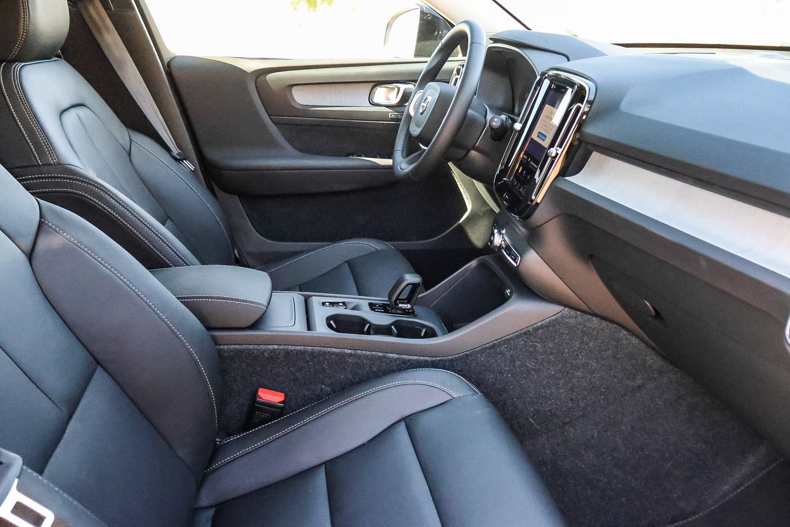 Used 2026 Volvo XC40 B5 Core AWD/4WD image 19