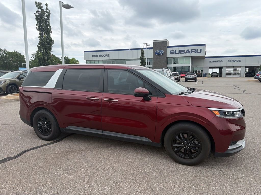 Used 2022 Kia Carnival LX FWD image 1