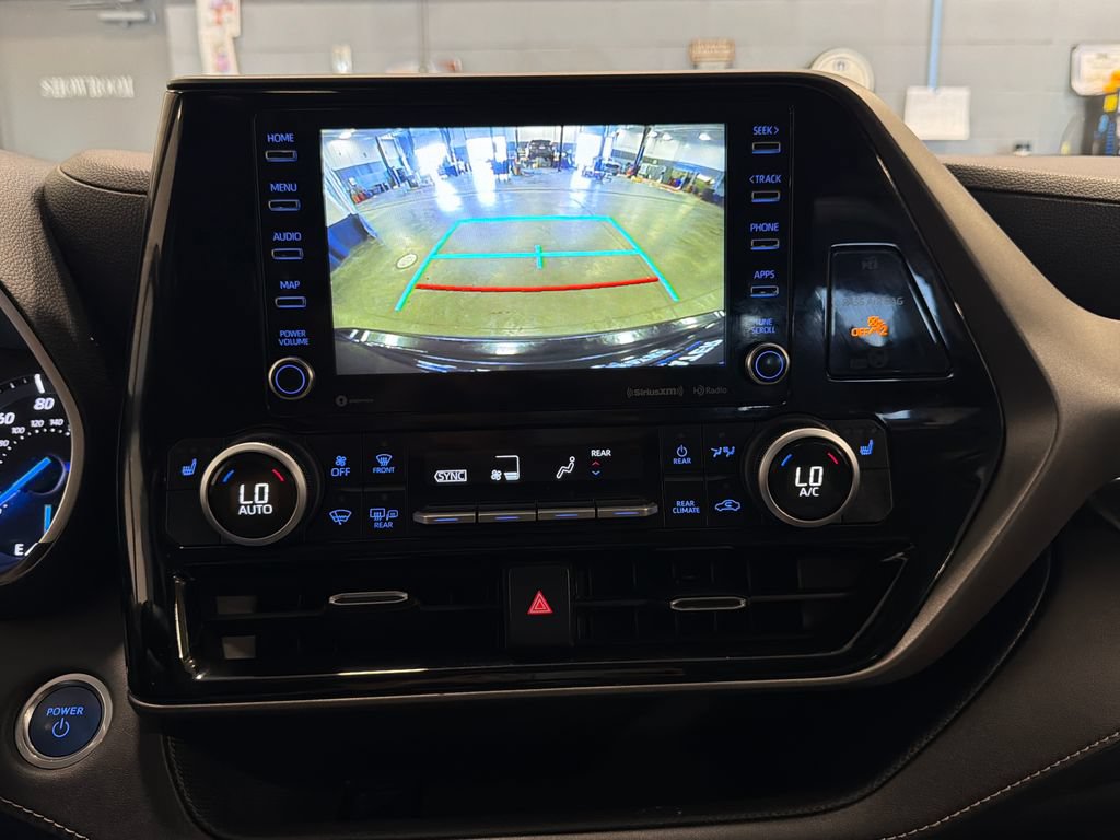 Used 2021 Toyota Highlander XLE AWD/4WD image 8