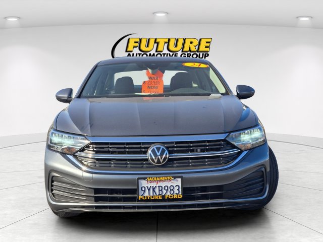 Used 2024 Volkswagen Jetta SE FWD image 2