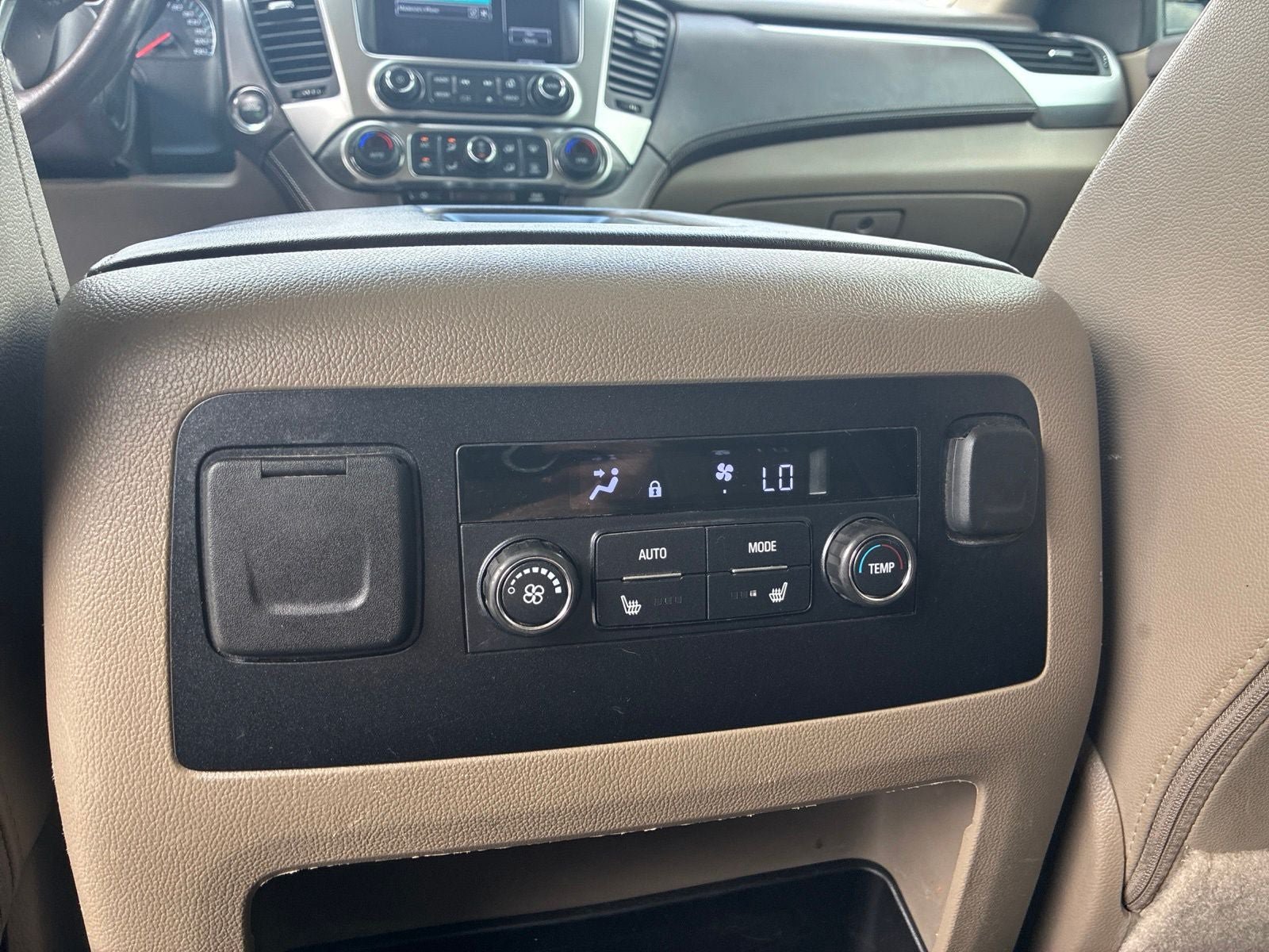 Used 2020 Chevrolet Tahoe LT w/ Luxury Package AWD/4WD image 18