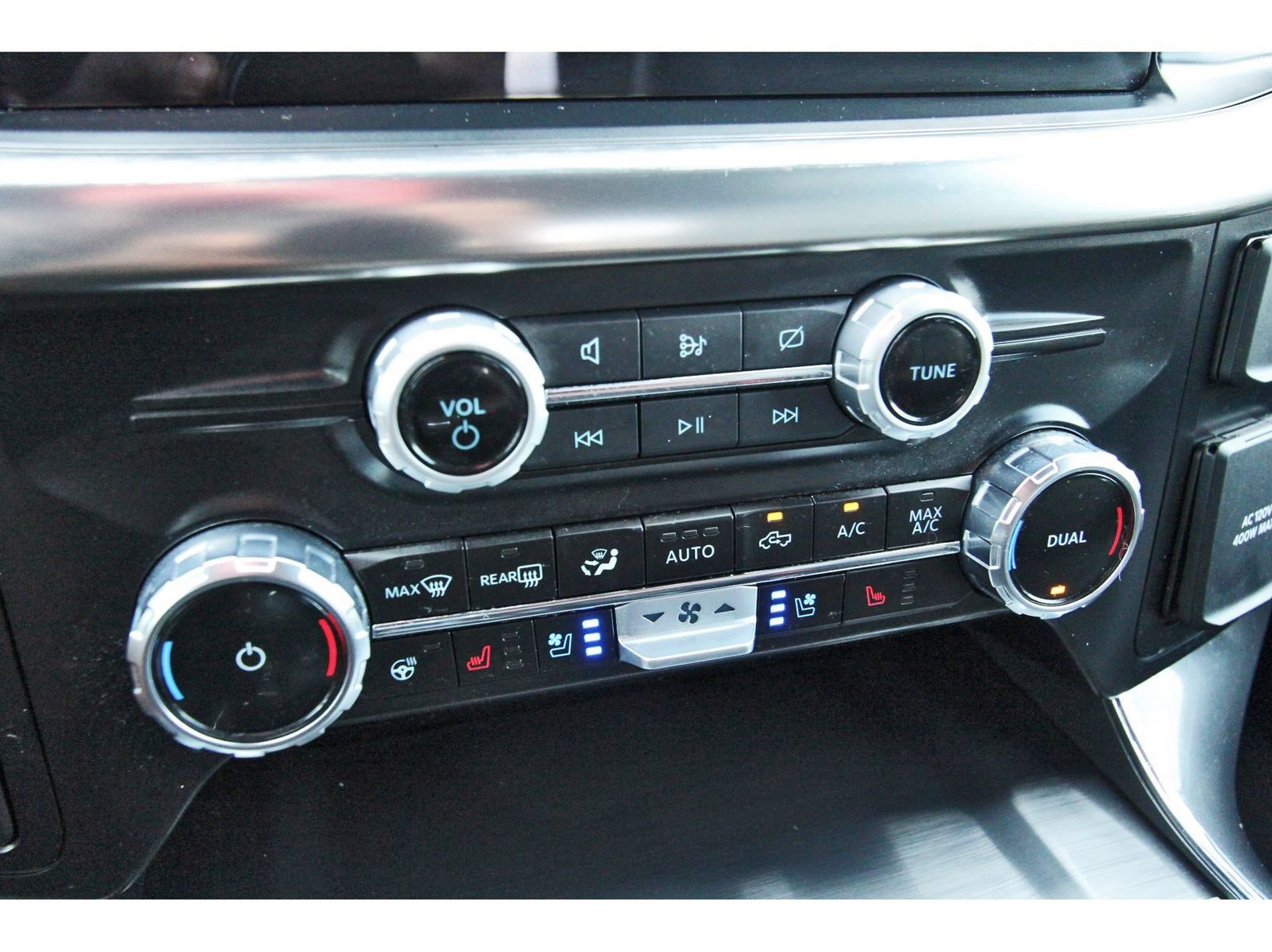 Used 2023 Ford F150 Lariat AWD/4WD image 27