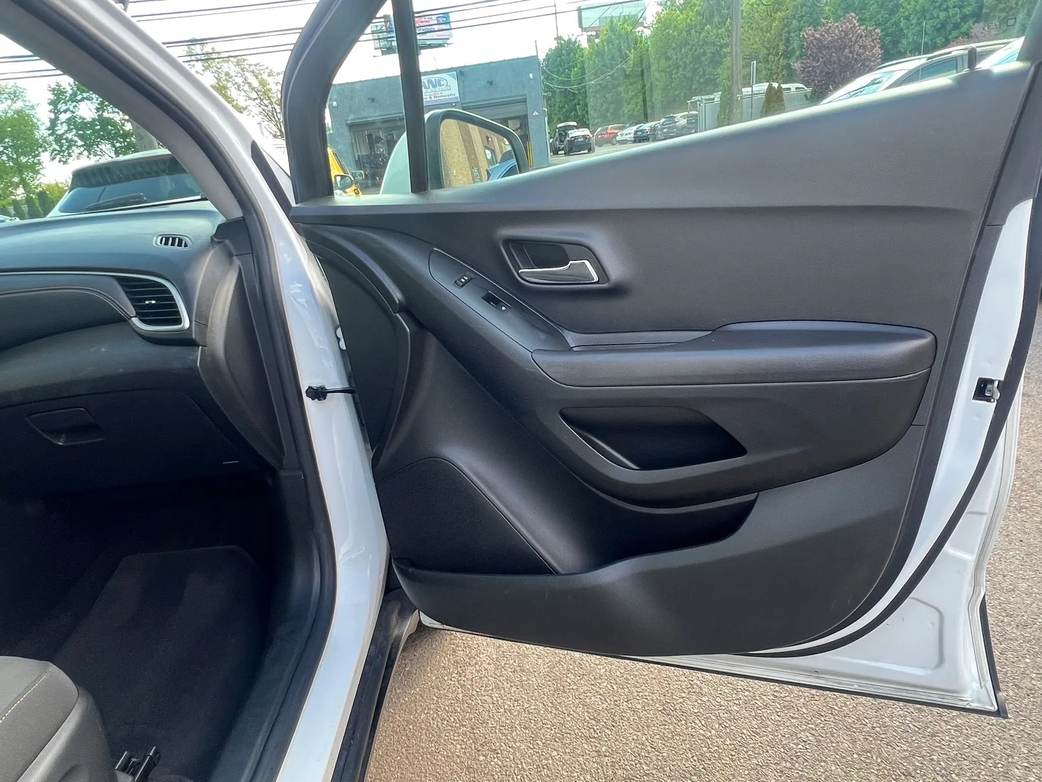 Used 2020 Chevrolet Trax LS w/ Tint and Cruise Package AWD/4WD image 30