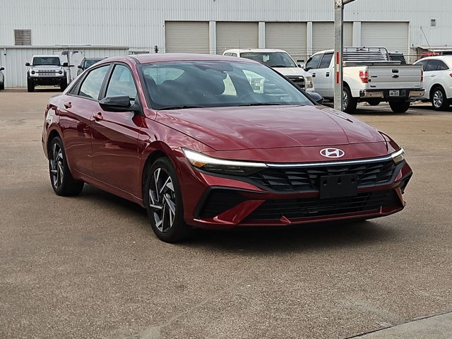 Used 2025 Hyundai Elantra Sport FWD image 3