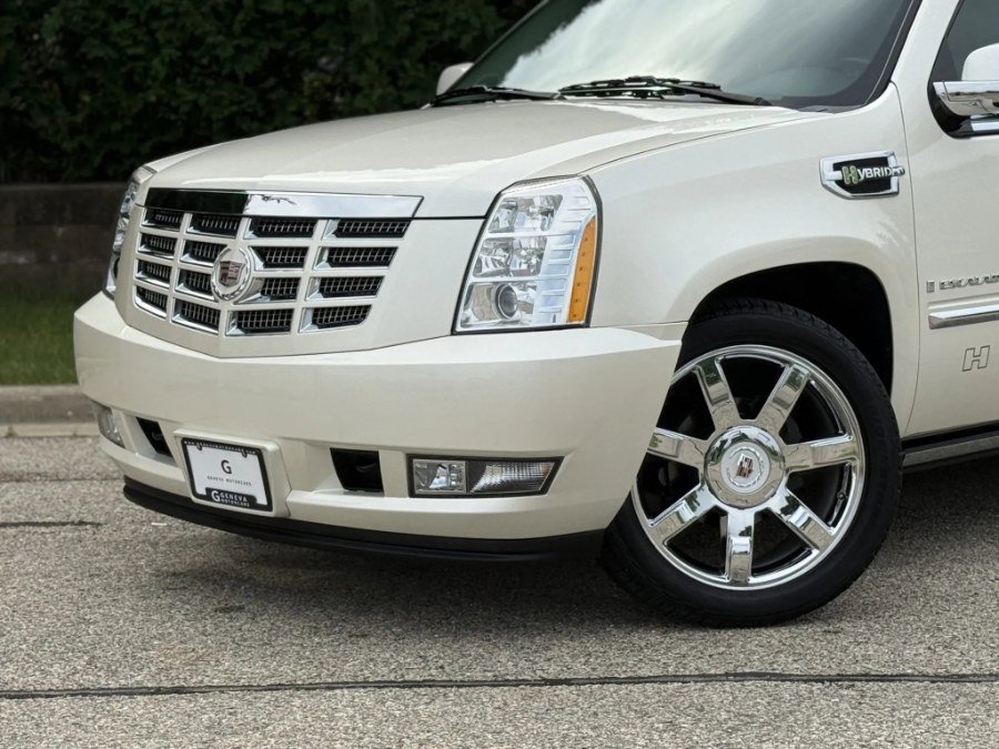 Used 2009 Cadillac Escalade Hybrid image 3
