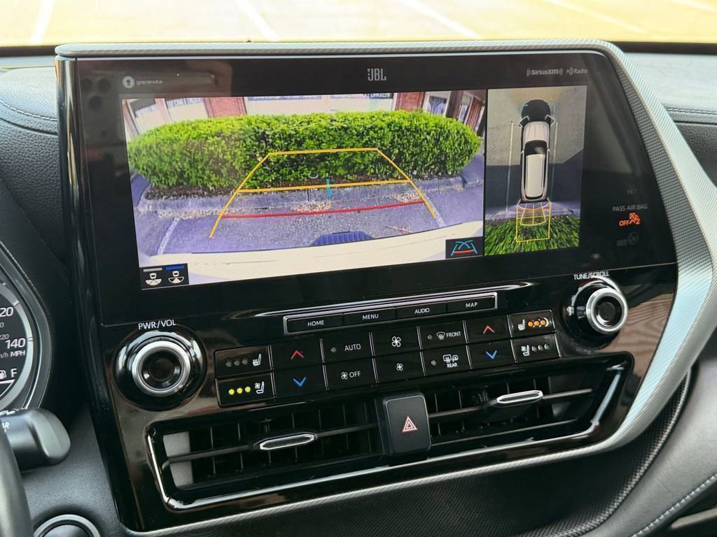 Used 2021 Toyota Highlander Platinum image 18