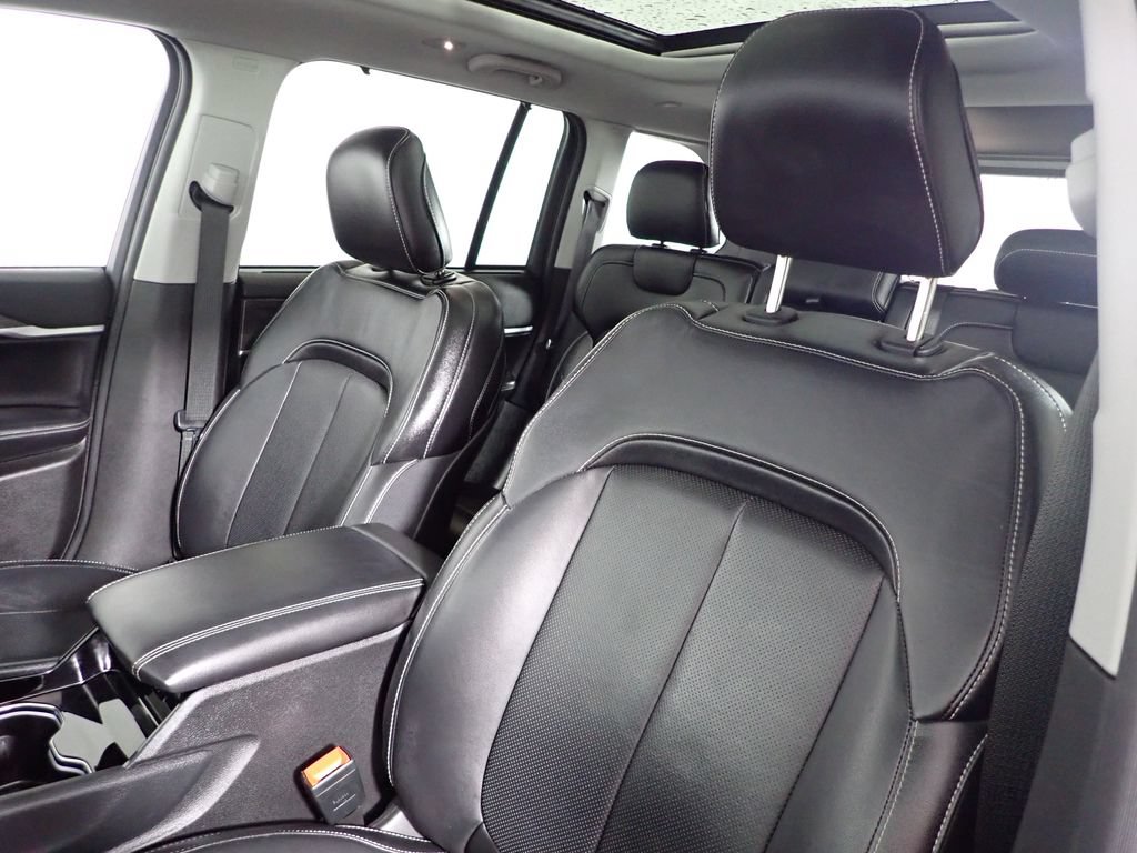 Used 2023 Jeep Grand Cherokee Limited w/ Luxury Tech Group II AWD/4WD image 26