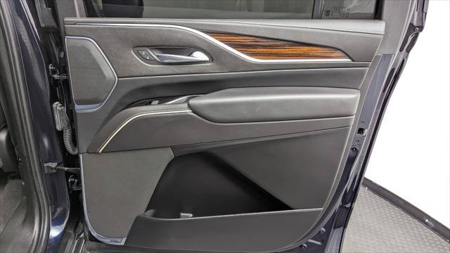 Used 2022 Cadillac Escalade ESV Premium Luxury AWD/4WD image 19