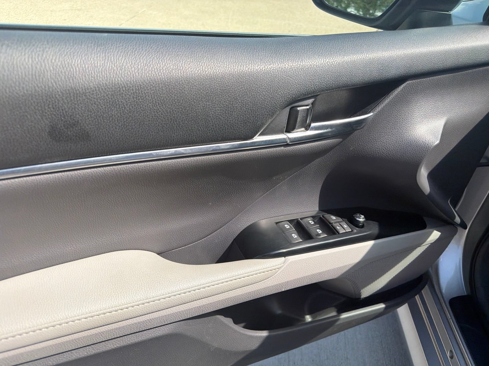 Used 2020 Toyota Camry XLE FWD image 14