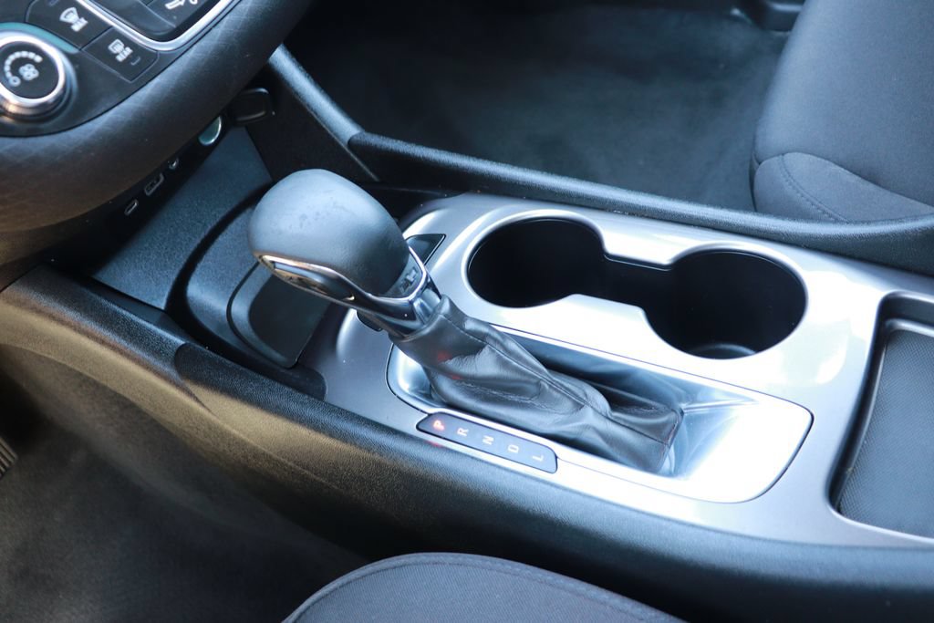 Used 2022 Chevrolet Malibu LS FWD image 15