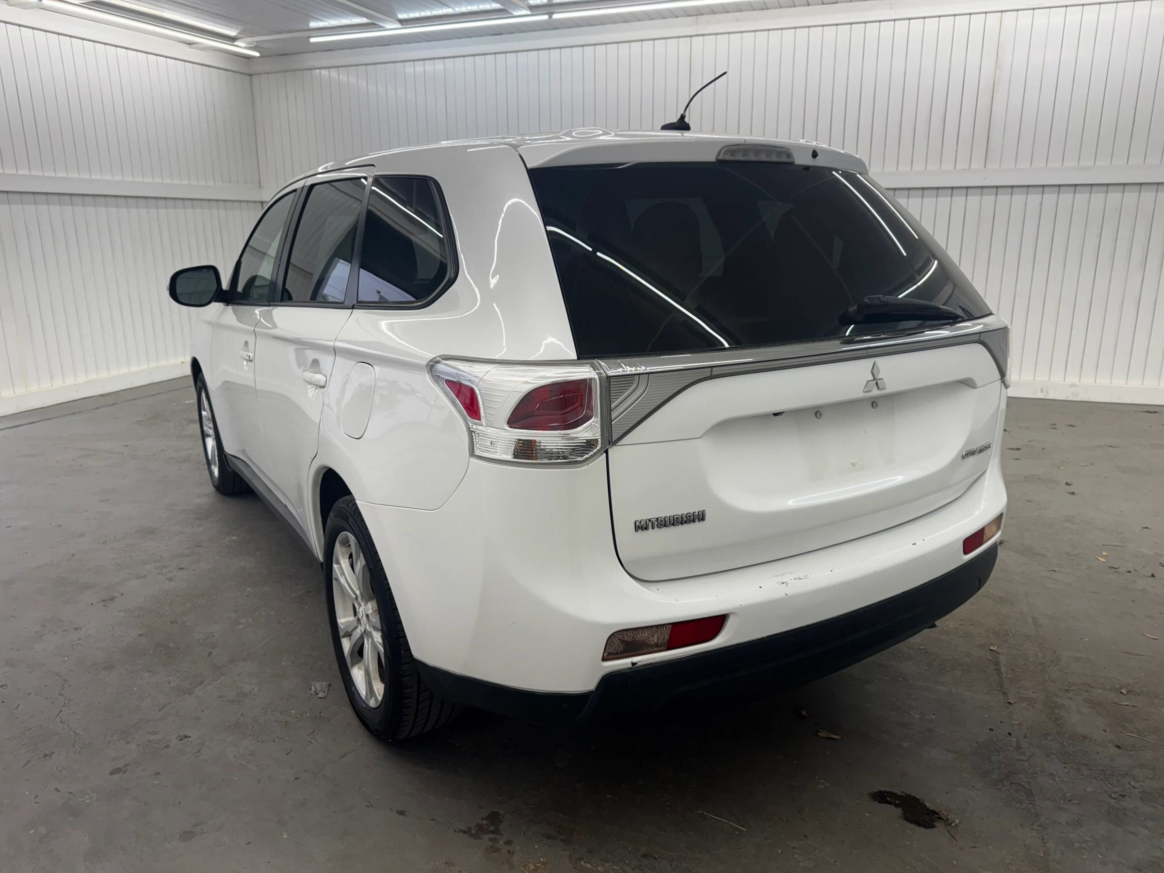 Used 2014 Mitsubishi Outlander SE image 7