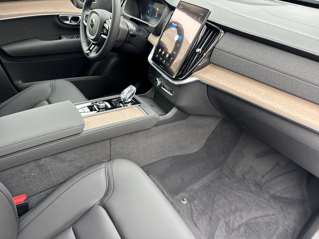 New 2026 Volvo XC90 T8 Plus w/ Protection Package AWD/4WD image 16