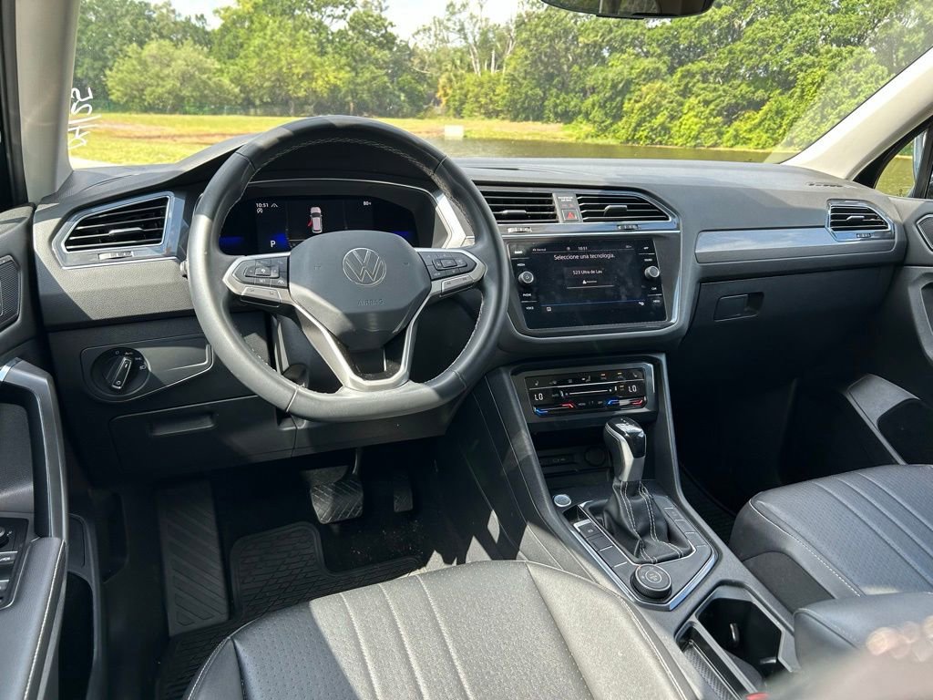 Used 2022 Volkswagen Tiguan SE w/ Panoramic Sunroof Package AWD/4WD image 12