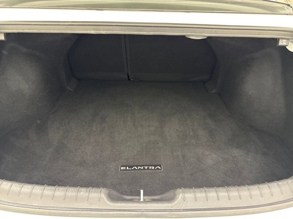 Used 2021 Hyundai Elantra Limited image 28