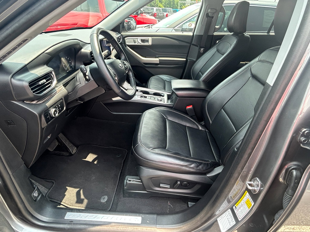 Used 2023 Ford Explorer Limited image 9